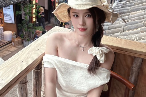 74岁刘晓庆再爆大瓜！同居6年助理曝未离婚百亿豪门不过是空壳