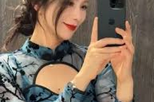 网红司晓迪直播骂白鹿“素颜普通、媚男看不起人”！评论区翻车连闺蜜都拆台蹭热度翻车最快的一次