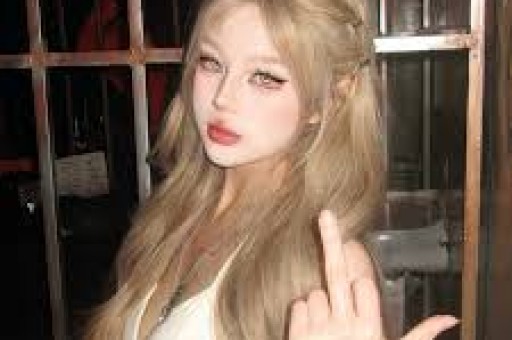 结婚几十年零绯闻看清何冰妻子是谁后才懂他为何不敢乱来